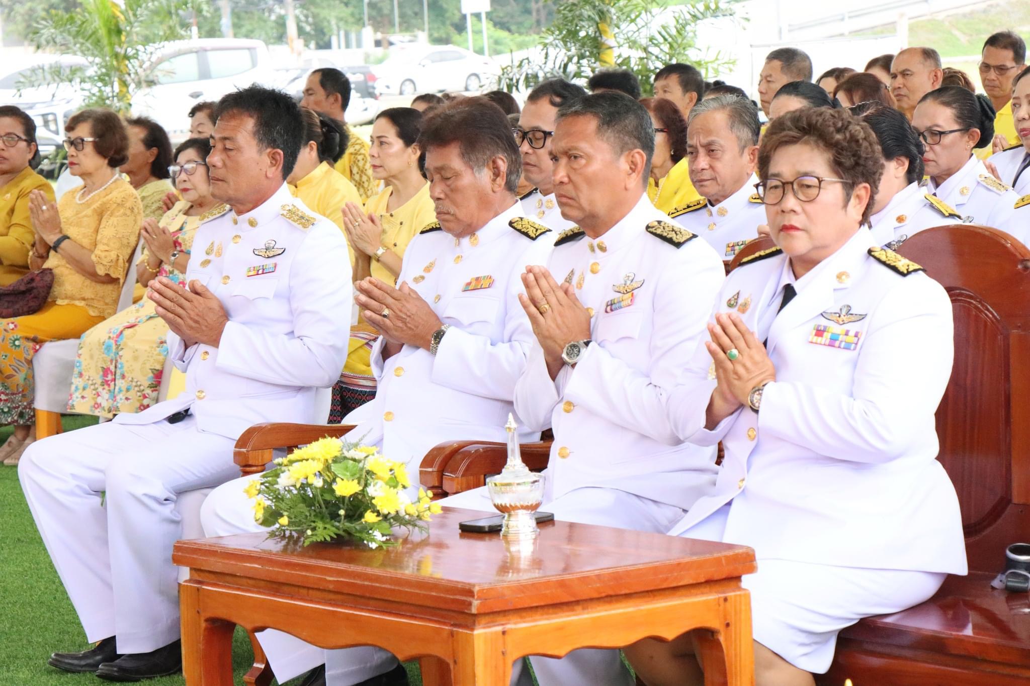 พิธีทำบุญตักบาตรถวายเป็นพระราชกุศล