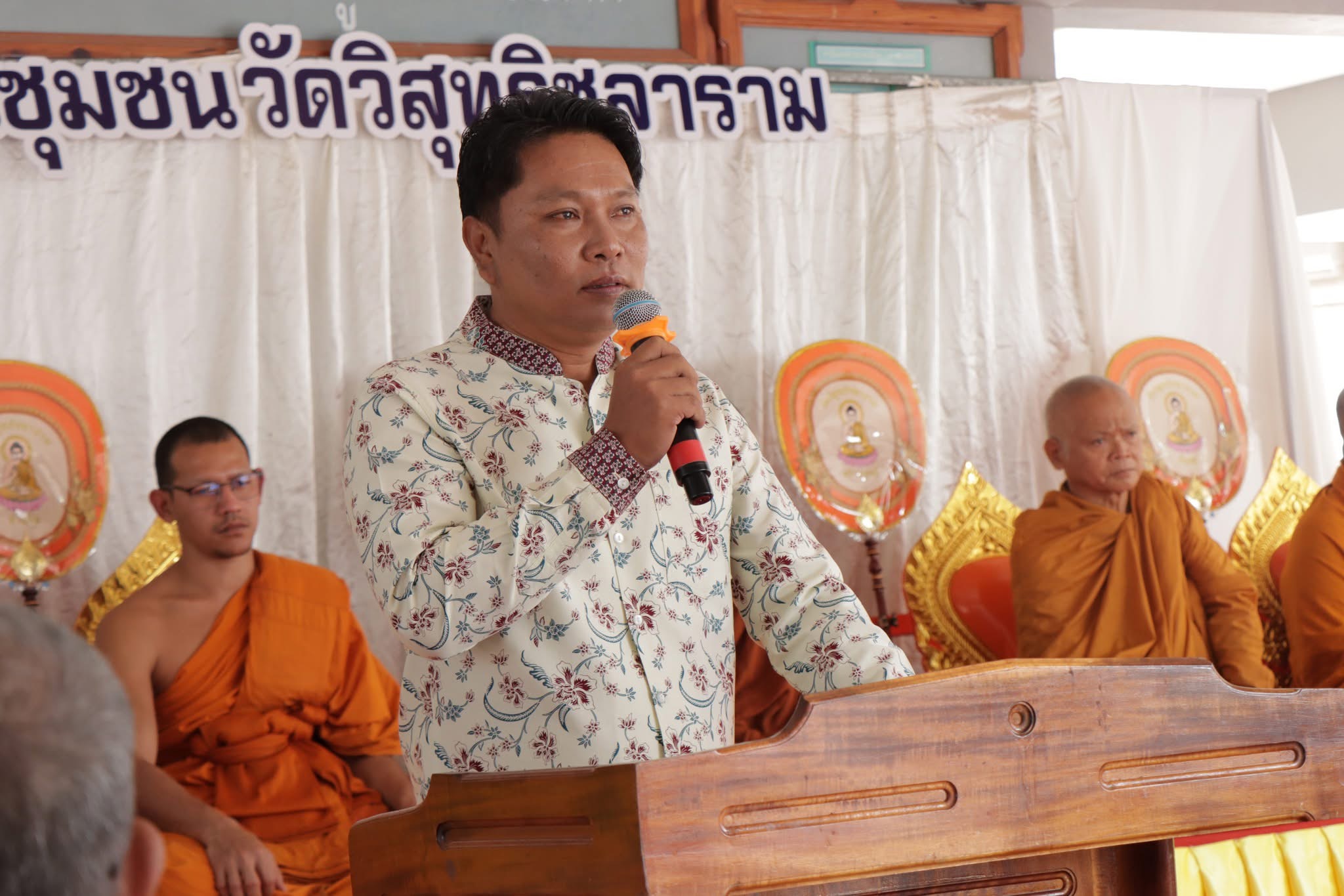 นายกเทศมนตรีเมืองดอนสัก ร่วมทอดผ้าป่าเพื่อการศึกษา โรงเรียนวัดวิสุทธิชลาราม