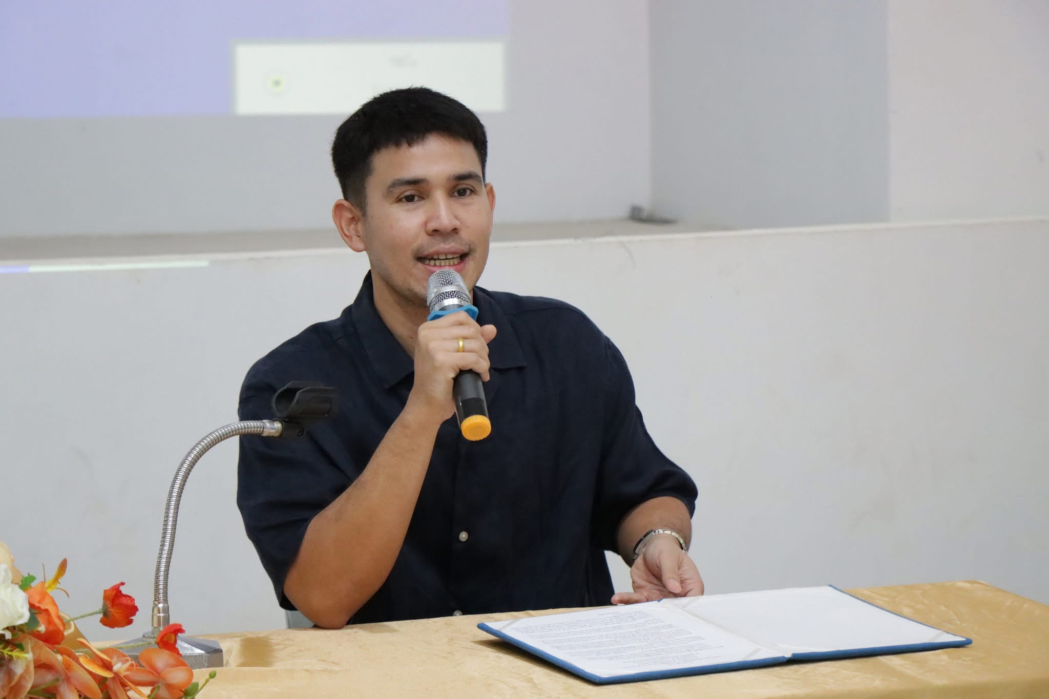 เทศบาลเมืองดอนสัก ต้อนรับคณะศึกษาดูงานชมรมผู้สูงอายุ รพ.สต.บ้านบางคู ร่วมแลกเปลี่ยนเรียนรู้การพัฒนาคุณภาพชีวิตและส่งเสริมอาชีพ